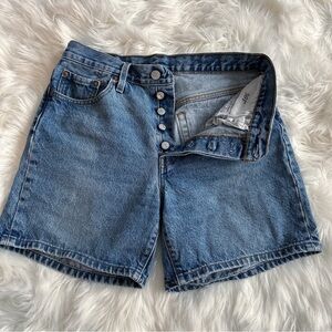 Vintage button fly Levi’s jean shorts size 27 women